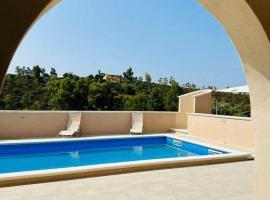 Villa Blue Paradise - B&B con piscina non lontano da Cagliari, bed and breakfast a Cagliari