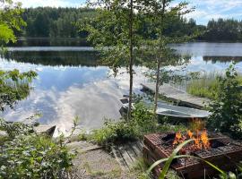 Two bedroom cottage with peaceful views, khách sạn ở Jyväskylä