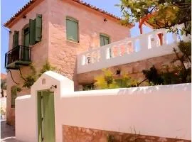 Artists' Residence 2 bed, 1 bath