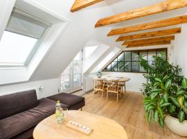 Come Stay in Penthouse With Room For 2-People, casa de praia em Aarhus