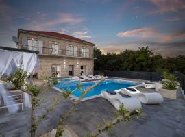 Luxury stone villa Tonka, hotel with pools in Sućuraj