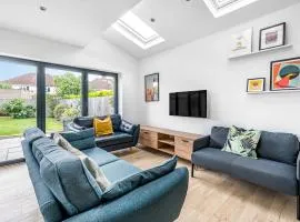 Pass the Keys Stunning Modern 4 Bed with Parking and Garden