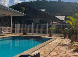 les hauts de Remire Chambre studio indépendant calme avec piscine, homestay in Camp de Rémire