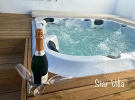 Star Villa Conil con jacuzzi, Hotel in Roche