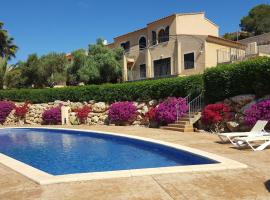 Casa Josemar - Casa con piscina junto a la playa en Cala Romántica, villa à Cala Romantica