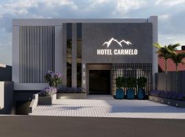 Hotel Carmelo، فندق في ساو خوسيه دوس بينيس