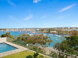 Oceanfront apartment on top of point Cartwright อพาร์ตเมนต์ในBuddina