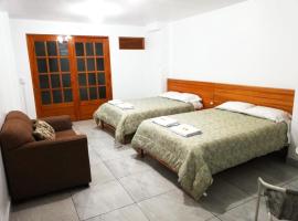 Excelente ubicación! Bellas y cómodas habitaciones en el centro de Oxapampa, жилье для отдыха в городе Оксапампа