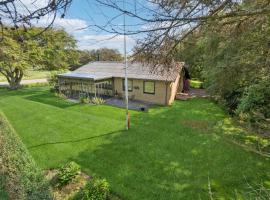 Lake Front Home In Nykbing M With Kitchen, hotel en Hesselbjerg