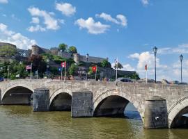 Duplex à côté du Casino de Namur, hotell i Namur