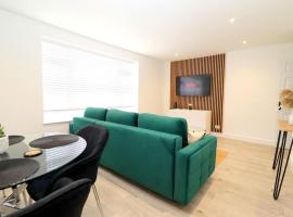 Luxury Apartment 5 mins to Luton Airport Sleeps 4, alquiler vacacional en Luton