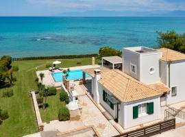 Beachfront Villa Victoras - With private beach, מלון בסידריון