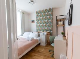 Milton Keynes Cosy Guest House، بيت ضيافة في ميلتون كينز