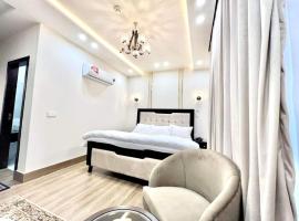 Shahnawaz Hotel, hotel v destinaci Shekhūpura