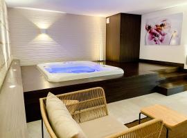 Gite de la Tour SPA PRIVÉ, hotel v destinaci Mosnes