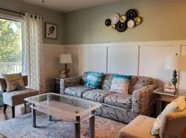 Lovely 1-bedroom Condo in River Oaks Golf Villa