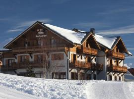 Chalet-Hôtel Le Beausoleil, The Originals Relais (Hotel-Chalet de Tradition), hotel a La Toussuire