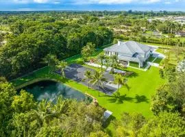 7 Bedroom Villa with Basketball Court, Lake, Movie Theater in Davie!