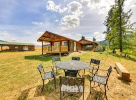 Cozy Farm Cabin - 9 Mi to Trout Creek!, hotel with parking in Trout Creek