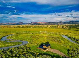 Sevier River Retreat, hotel with parking in Hatch