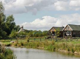 Lake View Lodges, room in Long Melford