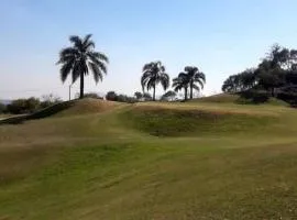 HERMOSA CASA TRES PLANTAS EN CLUB DE GOLF