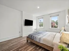 Oakland/University @D Modern and Spacious Private Bedroom with Shared