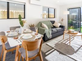 Modern Townhouse Cashel Street 2 bed 2 bath, self-catering accommodation in Christchurch