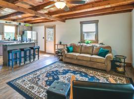 Creek, Trails and Falls! Rural Red River Gorge Cabin, hotel v destinaci Campton