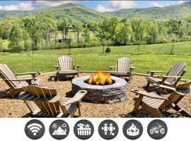 Wearadise Mountain Views Home with Hot Tub, hotel in Sevierville