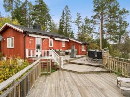 Familievennlig hytte ved populært badevann!, hytte i Sandefjord