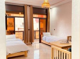 WOW beach house, hotel v destinaci Imsouane