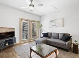 Luxe 3B/2B Getaway - Pool, Gym, Parking, Pet Wash