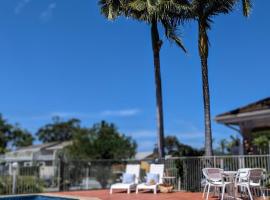 Island Palms Motor Inn, hotel em Forster