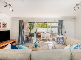 Sawtell Beachfront Villa - 2 mins to everything!, hotel dengan parkir di Sawtell