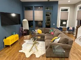 GLITZ & GUITARS I Stylish 3BR with Rooftop Hot Tub in East Nashville