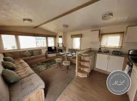 The Meadows 34 - Golden Palm Resort, pet friendly, WiFi & bed linen - Meadow Lakes Caravan & Lodge Hire