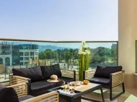 Bright apartment on the Red Sea with balcony and pool