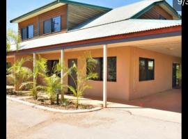 the Ningaloo breeze villa 2/10, hotel in Exmouth