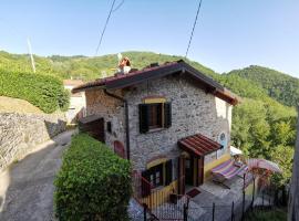 Deliziosa Casetta Sull'Appennino Toscano โรงแรมที่มีที่จอดรถในMontefegatesi