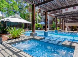 Charming 1 bedroom Apt - Close to Town & Beach, tempat menginap di Port Douglas