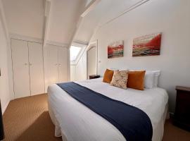 Charlesworth On The Park