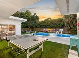 Luxe Miami Villa Heated Pool Fire Pit