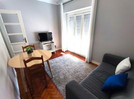 Lisbon traditional T2 with balcony in Damaia, Lisbon, apartment in Amadora