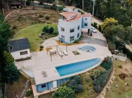 Moon Estate - Ocean View - 3 Houses - 2 Pools - 2 BBQ Homes - Sleeps 21