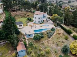 Moon Estate - Ocean View - 3 Houses - 2 Pools - 2 BBQ Homes - Sleeps 21