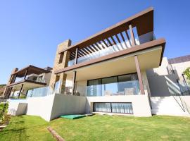 dobohomes - Stunning Villa with best views of Costa del Sol, hotel na praia em Estepona