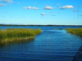 Söderstrand B&B โรงแรมที่มีที่จอดรถในAhvenkoski