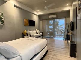 Modern Beachfront Getaway at Canyon Cove Nasugbu, viešbutis su baseinais mieste Nasugbu