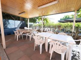 Appartanvilla con giardino terrazzo e parcheggio privato, cheap hotel in Mascali